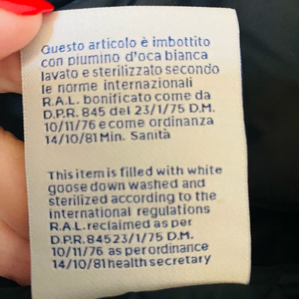 Moncler down jacket size T2 with real fur runs like medium - Picture 7 of 11